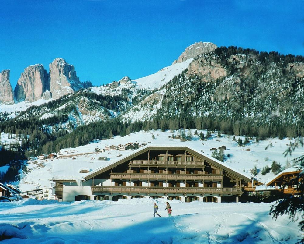 Hotel Rubino Deluxe Campitello di Fassa Exterior photo